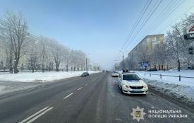 Двоє пішоходів потрапили під колеса автівок на 15 Квітня