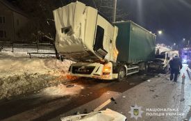 У Великій Березовиці бус  врізався у вантажівку МАN