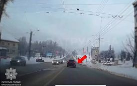 На очах у патрульних у центрі Тернополя водій проїхав на червоний сигнал світлофора