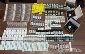 Нікотин без акцизу на блокпосту у Підволочиську виявили патрульні у салоні авто місцевого жителя