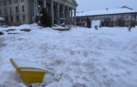 Чому в Тернополі не вивозять сніг? По місту кучугури, а на послугу хочуть витратити п'ять мільйонів