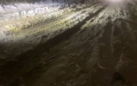 «Виїхати неможливо, машина просто застрягла»: тернополянка показала нерозчищену дорогу в парку Нацвідродження