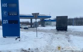 Фура з'їхала з кільця неподалік селища Дружба