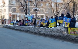 Віримо і чекаємо: рідні військовополонених і зниклих безвісти вийшли на акцію нагадування