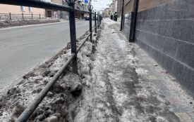 Брили льоду, сніг та багнюка: у якому стані тротуари в Тернополі (голосуйте)