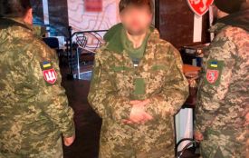 Військового, який перебував у розшуку,  зупинили в Тернополі з речовиною, схожою на наркотичну