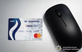 На тернополянку, яка продавала стіл, шахраї оформили кредитів на 186 тисяч гривень