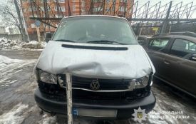 Аварія на Микулинецькій: не розминулись бус та легківка