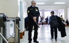 Охоронці, металодетектори та відеоконтроль: в усіх школах запровадять нові заходи безпеки