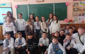 Золота стрічка: учні тернопільської школи №19 зібрали для понад 10 тисяч гривень для онкохворих дітей