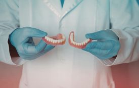 Зубопротезування та стоматдопомога: хто має право на послуги безоплатно