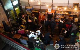 Обшуки через продаж кратому в закладі у центрі Тернополя: підозру отримав 60-річний чоловік