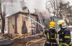 На проспекті Бандери горіла господарська споруда