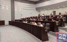 Не збиралися вже сім місяців. Обласна рада знову скликає депутатів на сесію у березні