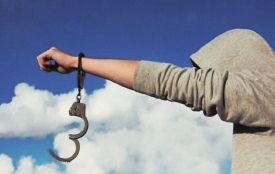 Нетверезий підліток у Смиківцях угнав автомобіль у шефа. Що на це сказав суд