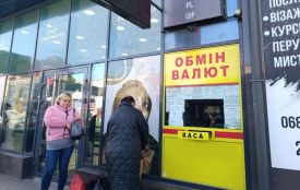 Долар встановив новий рекорд: актуальний курс валют