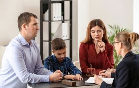 Не лише чоловіки: скільки жінок перебуває в Реєстрі боржників щодо аліментів