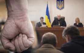 Бив батька кулаками, а потім копав ногами. А в суді тато пробачив і просив не карати суворо