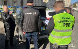 На Тернопільщині затримали юристку на хабарі в три тисячі доларів за «вирішення питання з ТЦК»