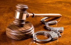 18-річного жителя Тернополя підозрюють у крадіжці і шахрайствах