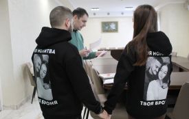 Приїхав з фронту — і створив сім’ю: на Тернопільщині військовий з коханою отримали свідоцтво про шлюб