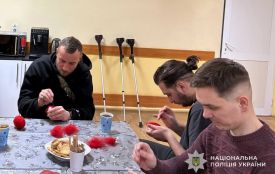 Писанки як терапія: у Тернополі військові на реабілітації відновлюються за допомогою творчості