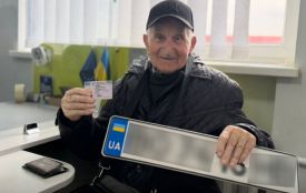 Після пожежі — знову за кермо: 87-річний чоловік з Тернопільщини відновив документи на авто