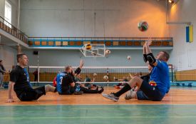 У Тернополі стартували змагання з волейболу сидячи серед ветеранів