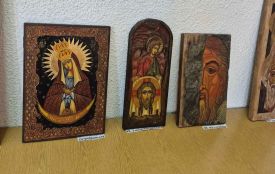 Духовна реабілітація: у Заліщицькому госпіталі триває виставка ікон Володимира Шерстія