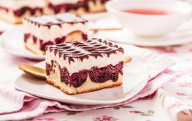 Неймовірний сирний торт з вишнею: стане улюбленим десертом на будь-яке свято