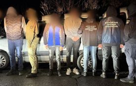 «Клієнтів» з Тернополя троє спільників намагалися незаконно перевезти через кордон