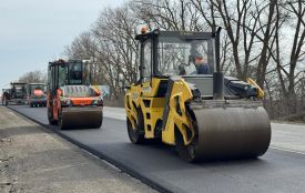 Поблизу Тернополя та у Бережанах ремонтують дороги