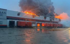 Луцьк у вогні: ворожі дрони знищили склад Нової пошти, горіла багатоповерхівка