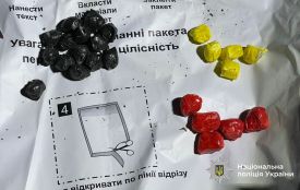 Пів тисячі доз на місяць: справу сімох наркоторговців скерували до суду