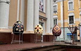 У Тернополі розпочали декорувати місто до Великодня