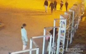 Пошкодили банер із фотографією загиблого захисника на алеї пам’яті: встановили неповнолітніх порушників