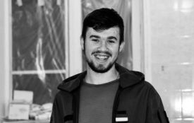 «Поспішав туди, звідки всі намагалися вибратися»: пам’яті бойового медика Віталія Гакала
