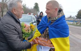 Сльози радості та щирі обійми: як у Золотниківській громаді зустрічали звільненого з полону Героя