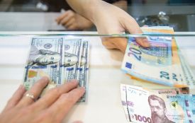 Долар вже по 44: курс валют на початку тижня побив рекорди