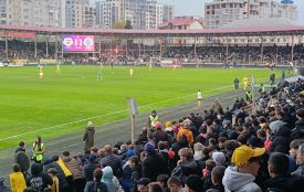 Фаєри, вболівальники на полі і переконлива перемога: чим закінчився кубковий матч у Тернополі