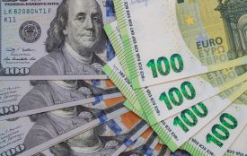 Долар знову дорожчає, а євро падає