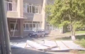 У лікарні Підволочиська вітер зірвав покрівлю даху