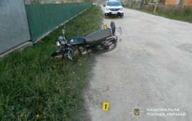На Тернопільщині водій мопеда злетів у кювет — у важкому стані в реанімації