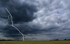 На зміну травневій спеці Тернопільщину накриють дощі та грози