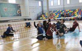 Тернопільські ветерани зіграли у волейбол сидячи з жіночою паралімпійською збірною України