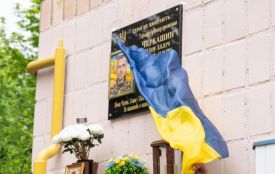 На Тарнавського відкрили меморіальну дошку на честь захисника Олега Черкашина