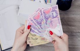 Заступницю директора тернопільського центру профтехосвіти покарали за премії дружині керівника