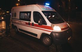 Нічна аварія на Злуки: водія Opel забрала швидка