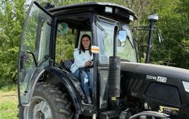 «Спочатку боялася сісти в кабіну, щось натиснути»: історія Юлії Саламахи, яка опанувала трактор та агродрони
