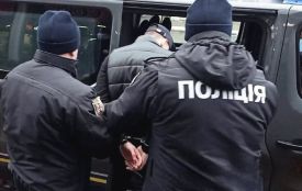 Вхопив сокиру і замахнувся на жінку. Як суд покарав за погрозу вбивством?